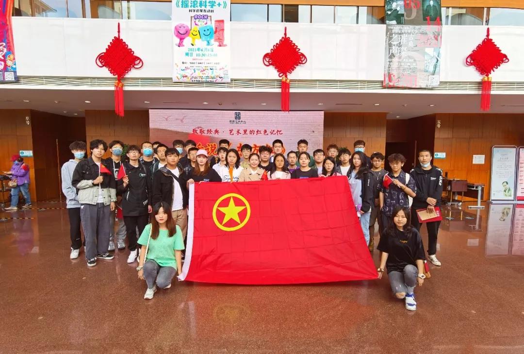 北交院师生参与《话说<东方红>》活动，现场接受新华社采访！