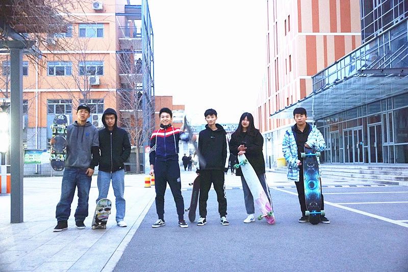 青春北交院 | 旋转、跳跃、腾空起飞~原来滑板还可以这样玩？