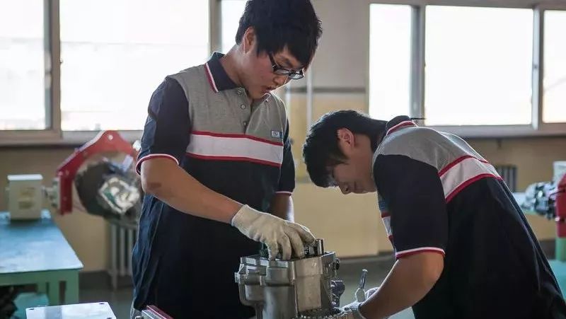 又是一年备赛时：放假了，他们依旧奋战在实训一线