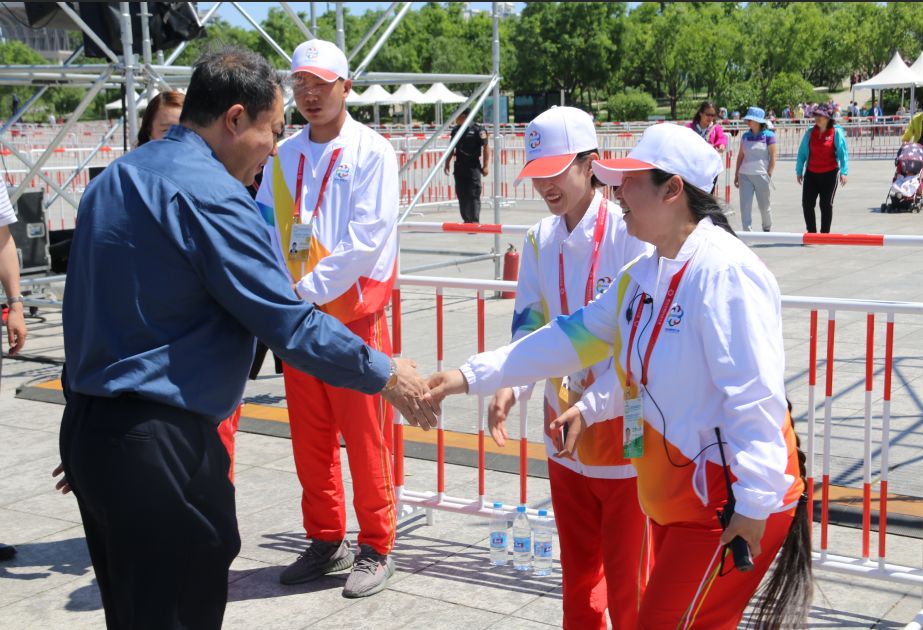 PP电子领导慰问北交院青年志愿者，点赞亚文会中最美丽的坚守！