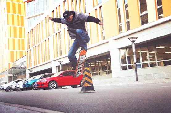 青春北交院 | 旋转、跳跃、腾空起飞~原来滑板还可以这样玩？‍