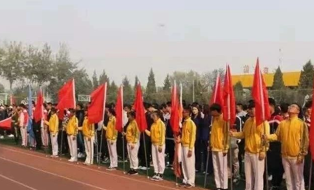 PP电子游戏网站2018新生暨教职工运动会圆满结束！学院红十字会志愿者在行动！