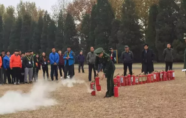 PP电子游戏网站通州校区进行消防知识讲解和演习活动