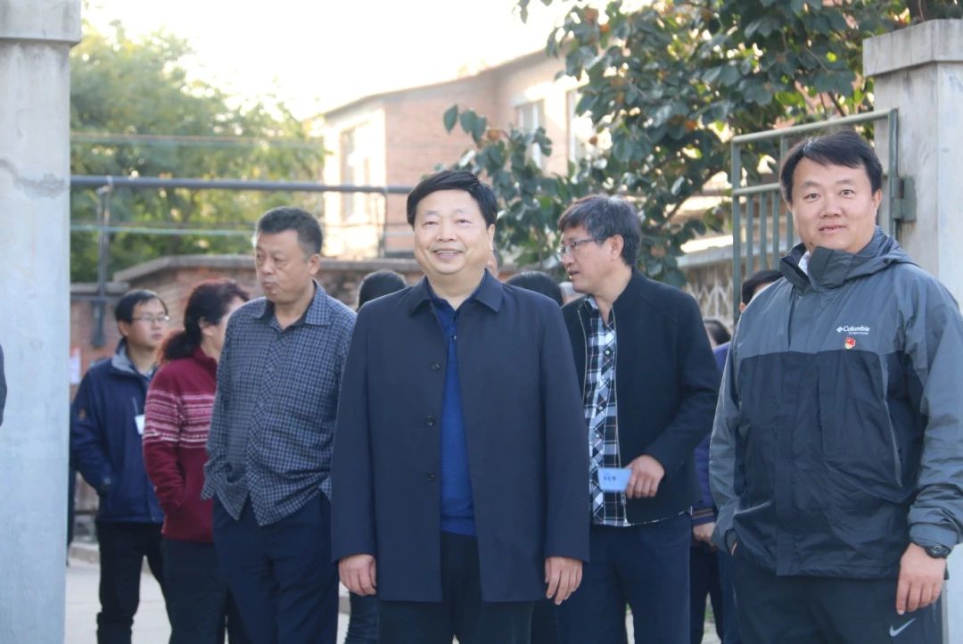 秋日暖阳 全员育人 | PP电子领导赴军训基地慰问师生