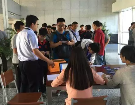 2015年北京市职业院校技能大赛（高职组）“汽车检测与维修”赛项在PP电子游戏网站举行，学院代表队获得参加国赛资格