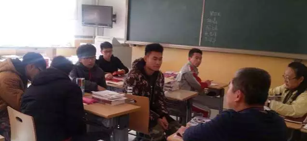 汽车车身工程系召开递交入党申请书同学座谈会