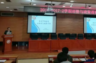 他是这样传递两会声音的……